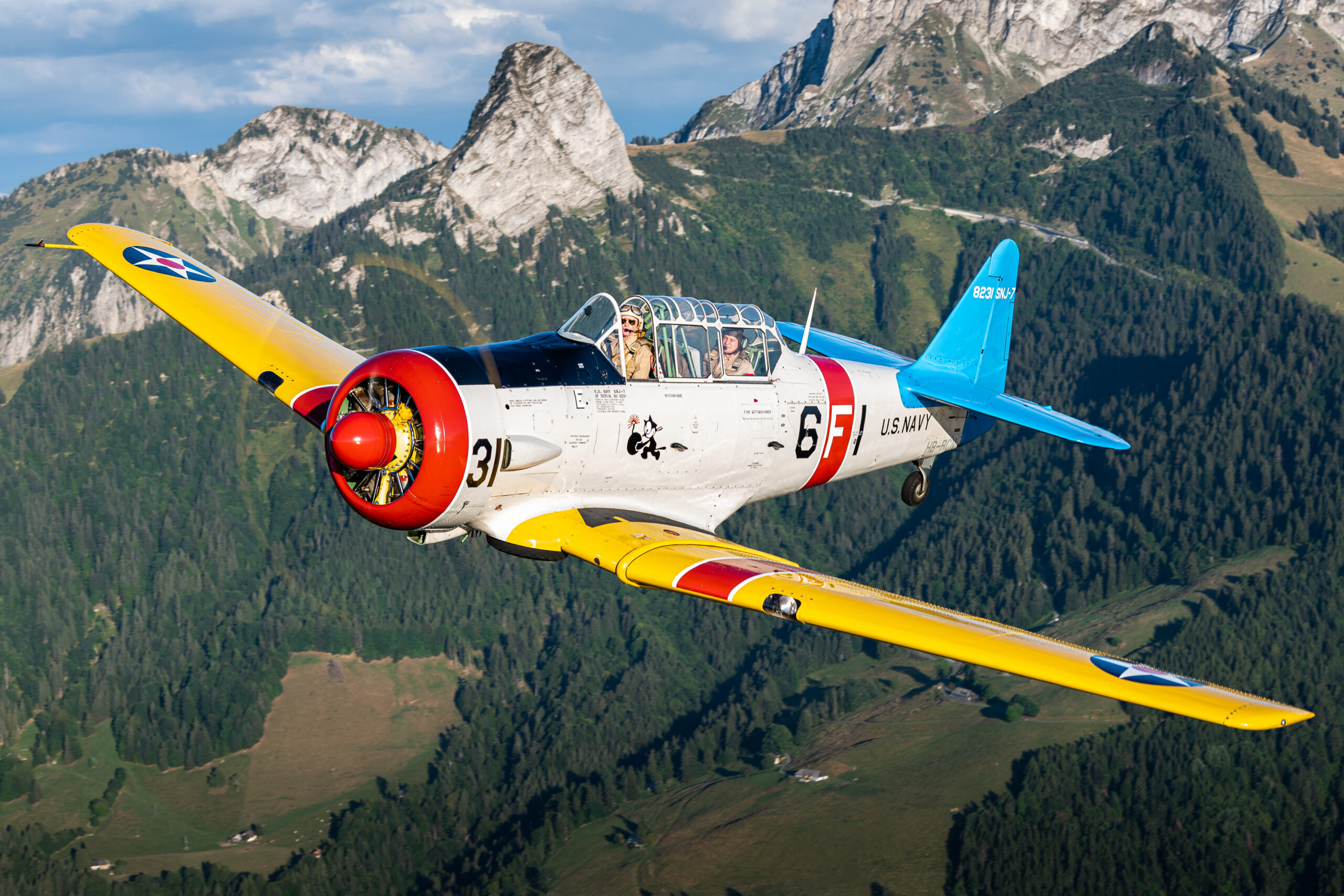 Vol North American T-6G Texan au départ de Lausanne